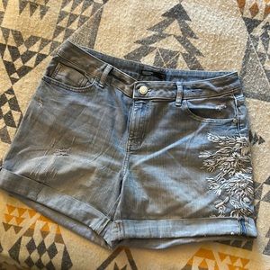 Simply Vera Vera Wang embroidered mid-rise boyfriend shorts size 8